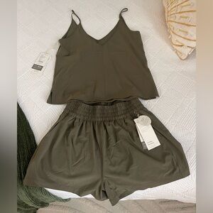 NWT Vuori Villa set in Dark Oregano